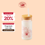 Ly thủy tinh có ống hút highlands coffee hoạt tiết, nắp gỗ – màu trắng – 473ml